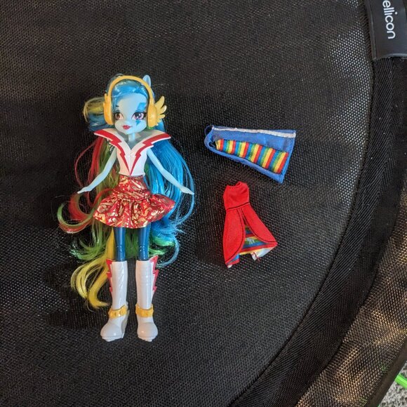 Equestria girls Rainbow Dash doll - Picture 1 of 2
